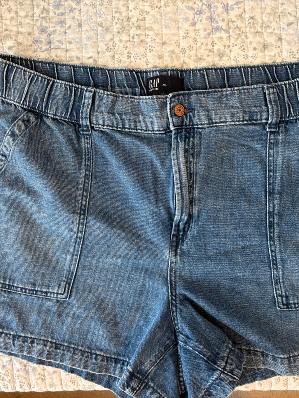 Light Wash Denim Elastic Waist Shorts